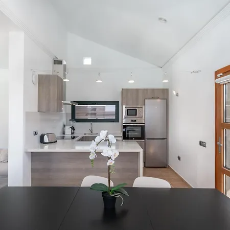 Camelot Homes By Livvo Βίλα Πλάγια Μπλάνκα