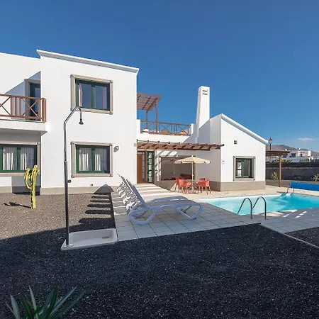 Camelot Homes By Livvo *