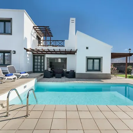 Βίλα Camelot Homes By Livvo *