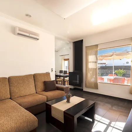 Camelot Homes By Livvo Villa Playa Blanca (Lanzarote)